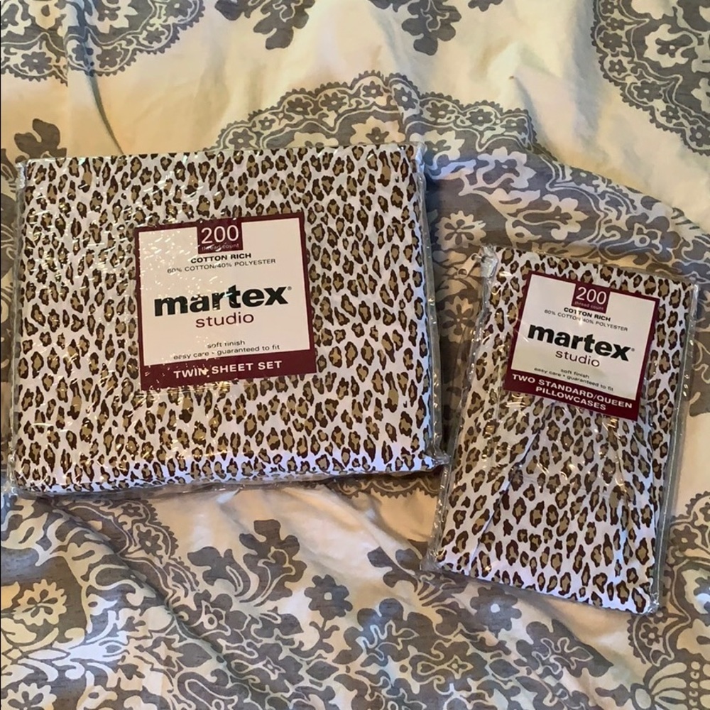 Leopard print bed set